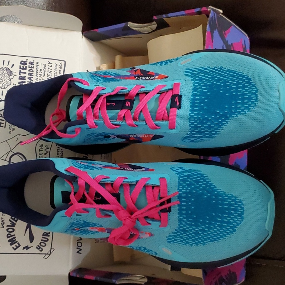 Brooks size 11 Launch 9 Blue and Pink
